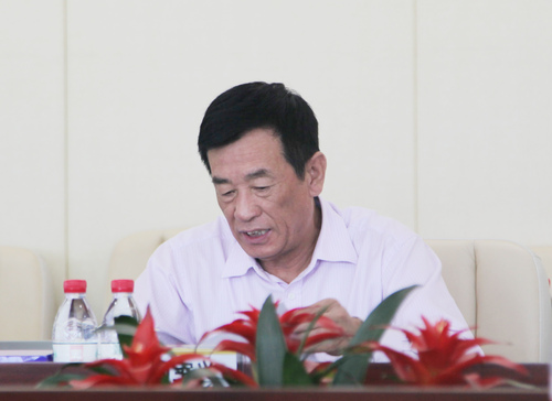 5-党委委员、纪委书记杨宝义做会议总结